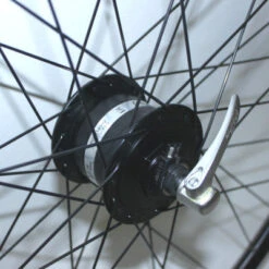 Roue Vélo Avant Noire Moyeu Dynamo 28 Pouces Rodi -Vélo Accessoires Rabais roue velo avant noire moyeu dynamo 28 pouces rodi full 3